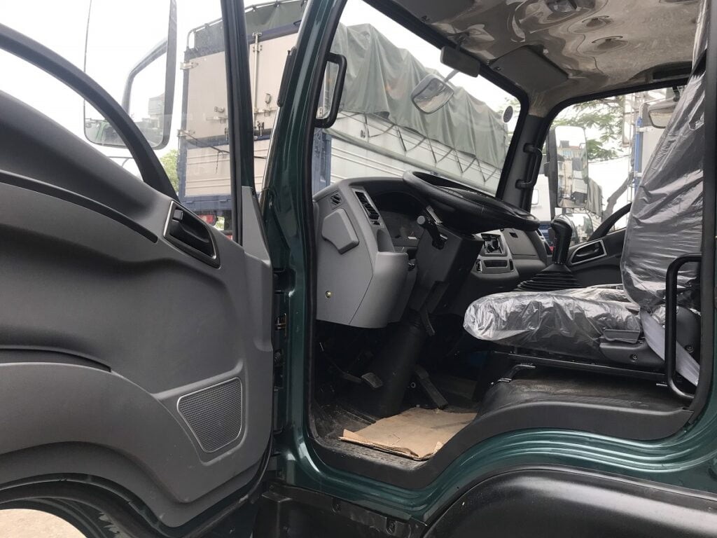 Interni del camion TMT 5 tonnellate