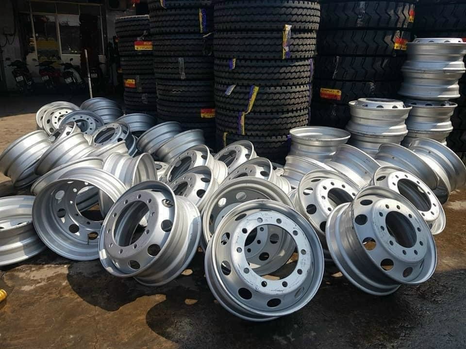 Lazang hợp kim nhôm chế cho xe tải với thiết kế mạnh mẽ, thể thao