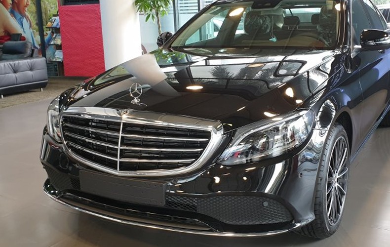 Đầu xe Mercedes-Benz C200 Exclusive 2020