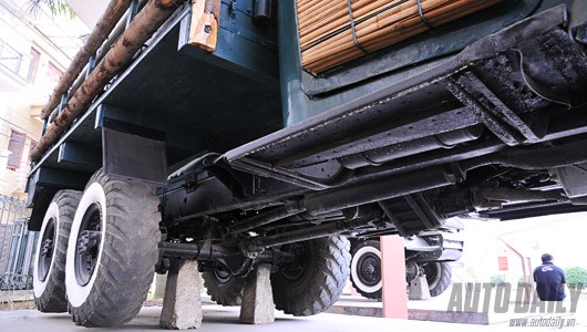 Xe Zil 157 với hệ thống 3 cầu chủ động