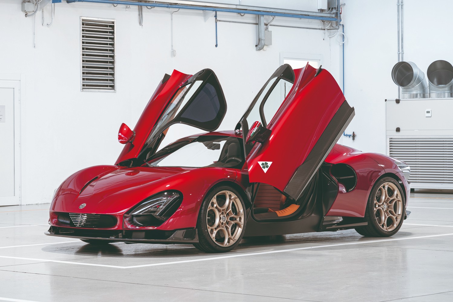 Logo Alfa Romeo với hình tượng rắn xanh Biscione