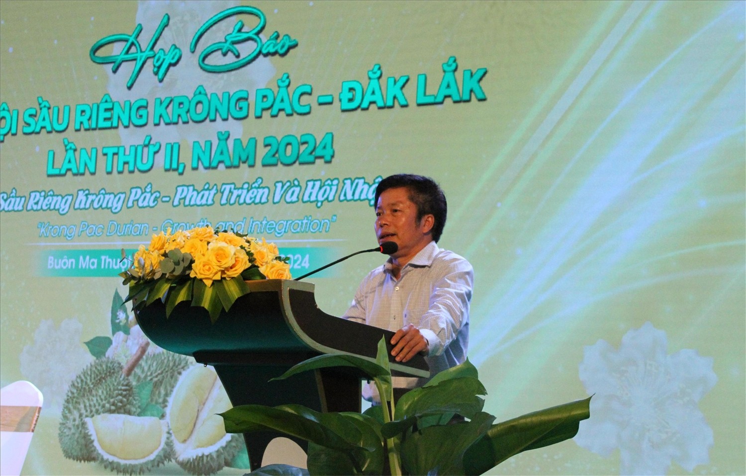 Phó giám đốc Sở Nông nghiệp và Phát triển nông thôn tỉnh Đắk Lắk Nguyễn Văn Hà chia sẻ thông tin phát triển sầu riêng bền vững tại họp báo Lễ hội Sầu riêng Krông Pắk 2024