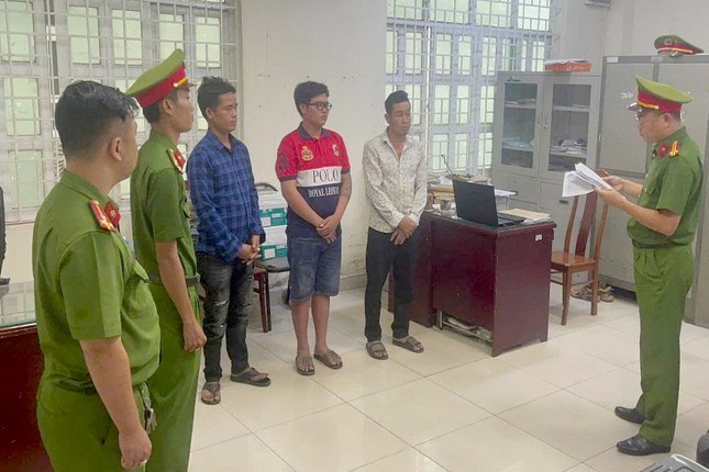 Hình ảnh vụ va chạm giao thông tại Bình Chánh