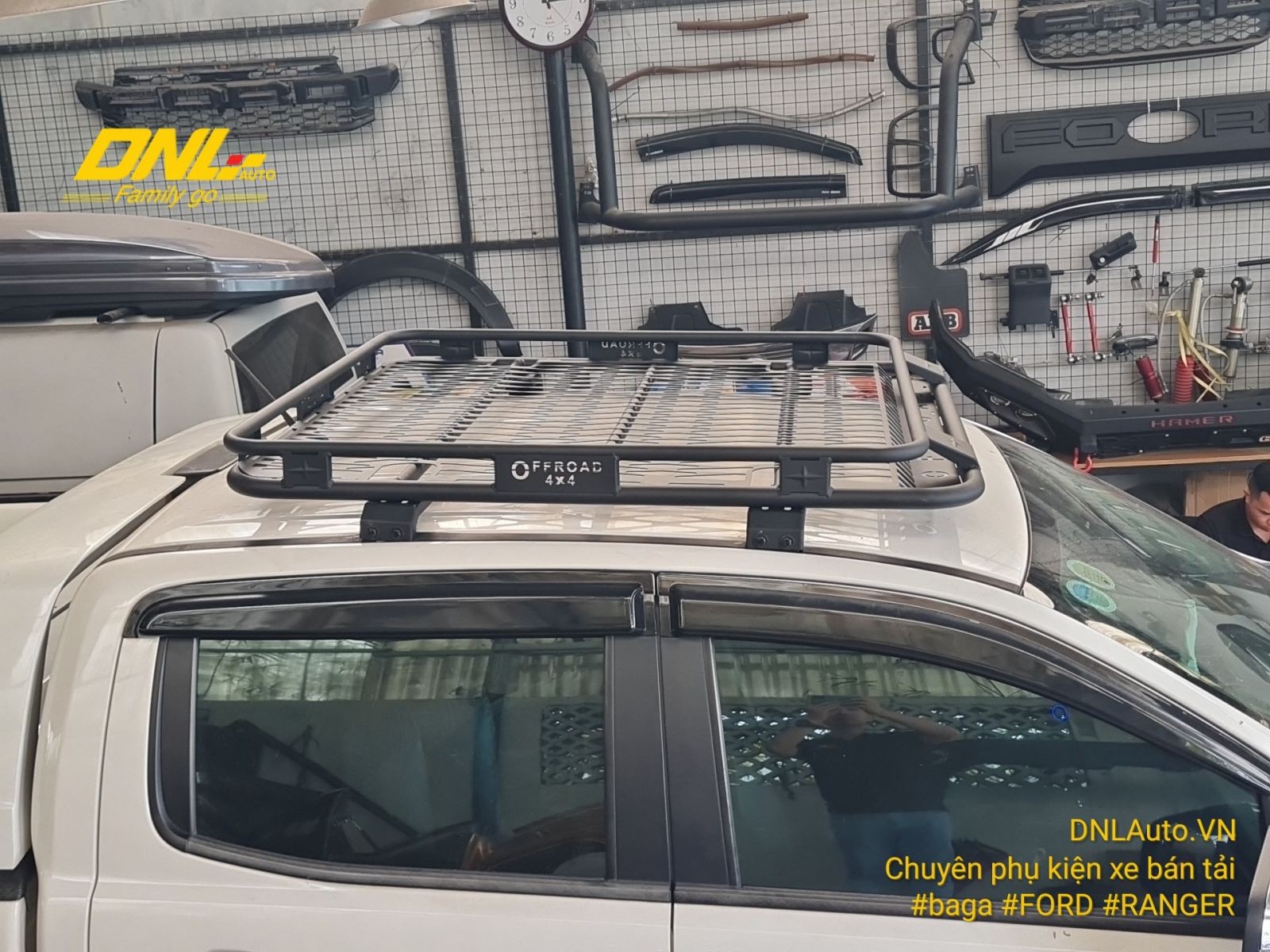 Bộ chân đế giá nóc xe bán tải bắt trực tiếp vào nóc cabin đảm bảo sự chắc chắn