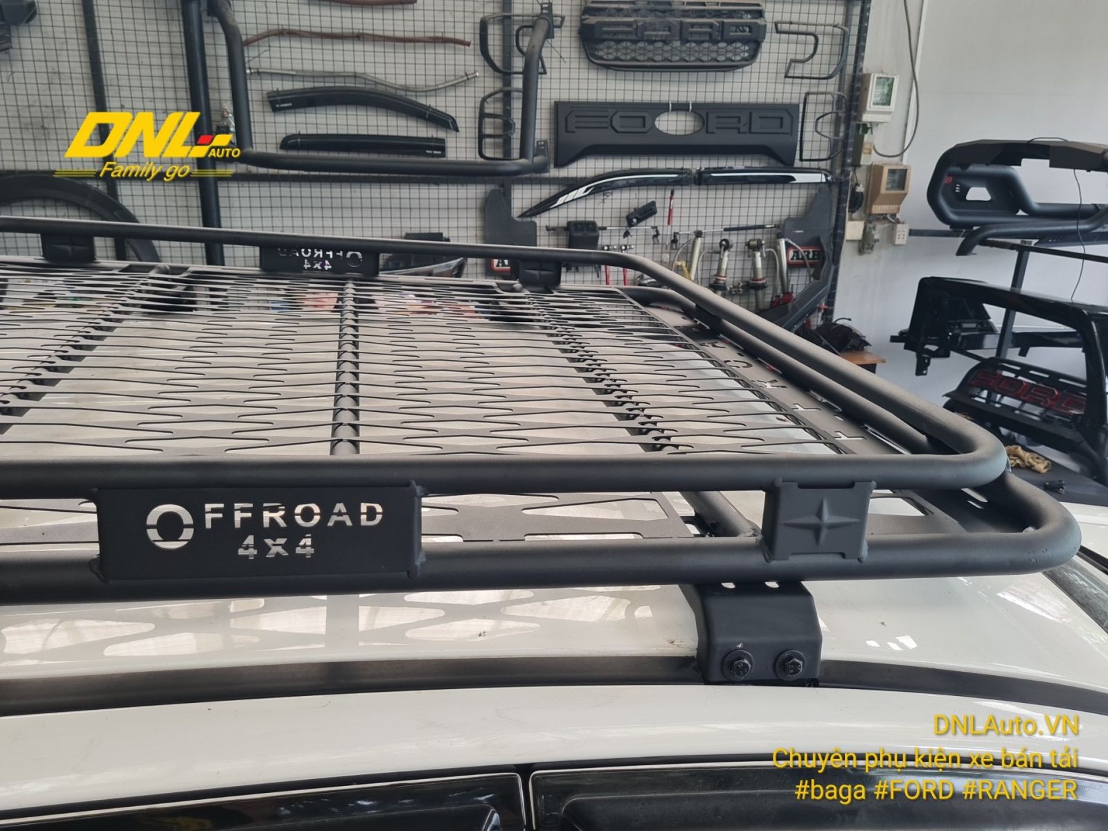 Giá nóc xe bán tải hỗ trợ chở đồ đạc cho các chuyến off-road và dã ngoại