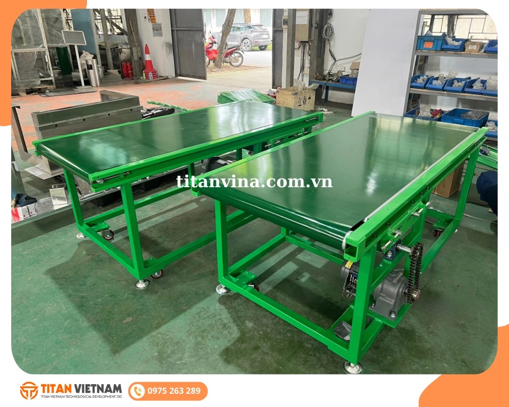 Băng tải nhựa có bánh xe