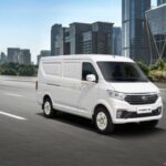 Hình ảnh xe tải Thaco Frontier TF420 tại showroom Thaco Gia Lai, thể hiện sự đa dạng sản phẩm và dịch vụ chuyên nghiệp