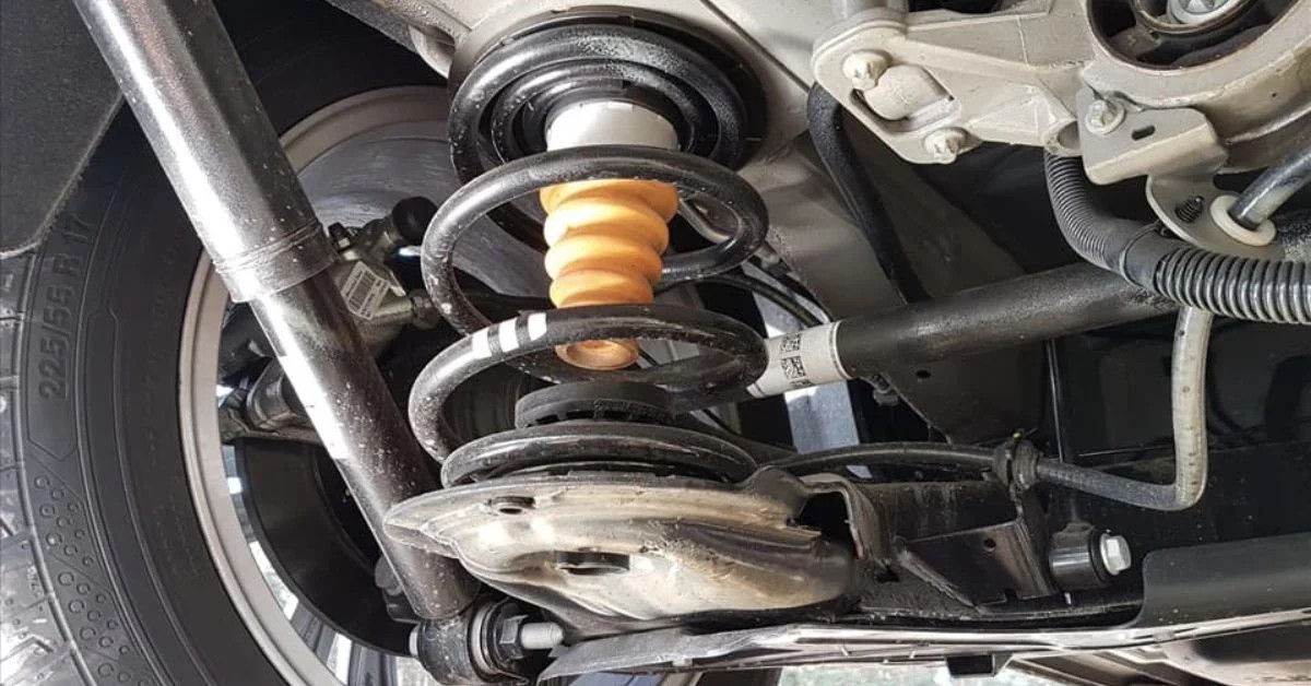 Bảo dưỡng giảm xóc ô tô tải nhẹ định kỳ giúp xe vận hành êm ái và an toàn (ảnh: Sưu tầm Internet)