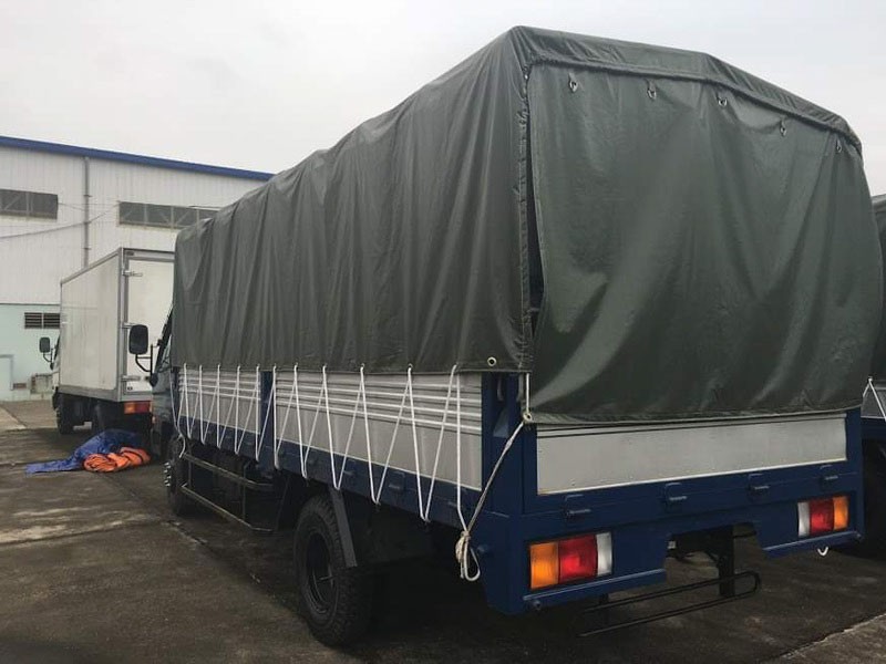 Bạt che phủ xe tải chuyên dụng bảo vệ hàng hóa và xe khỏi thời tiết khắc nghiệt