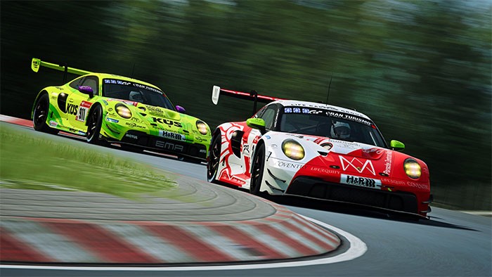 Đoàn xe đua trong RaceRoom Racing Experience đang cạnh tranh quyết liệt trên đường đua, thể hiện tính cạnh tranh và chuyên nghiệp của game đua xe mô phỏng miễn phí.