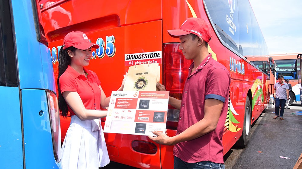 DÃ¡n thÃªm bá»™ pháº£n quang, cÃ¹ng Bridgestone vá» nhÃ  an toÃ n BIN_3230.jpg