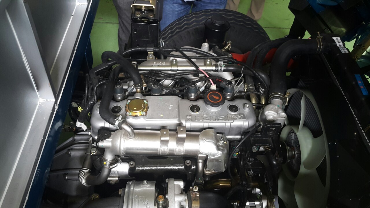 Động cơ Isuzu JE493ZLQ4 trên xe tải Veam VT340