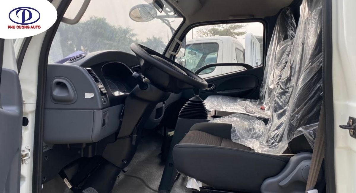 Cabin xe tải Vinamoto NISSAN K6 rộng rãi và thông thoáng