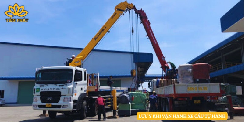 Các lưu ý và quy định an toàn cần tuân thủ khi vận hành xe cẩu tự hành