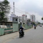 Biển báo cấm đỗ xe trên đường Trần Não, Quận 2.
