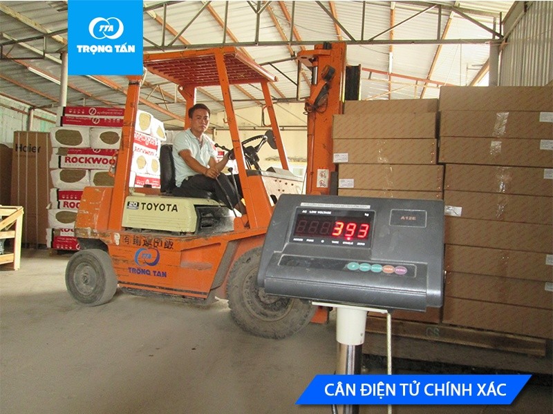 Cân điện tử chính xác đảm bảo trọng lượng hàng hóa khi ghép xe tải Hà Nội Hải Phòng tại Xe Tải Mỹ Đình