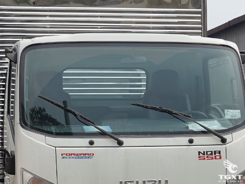 Tergicristalli del camion Isuzu NMR85HE4 3 tonnellate