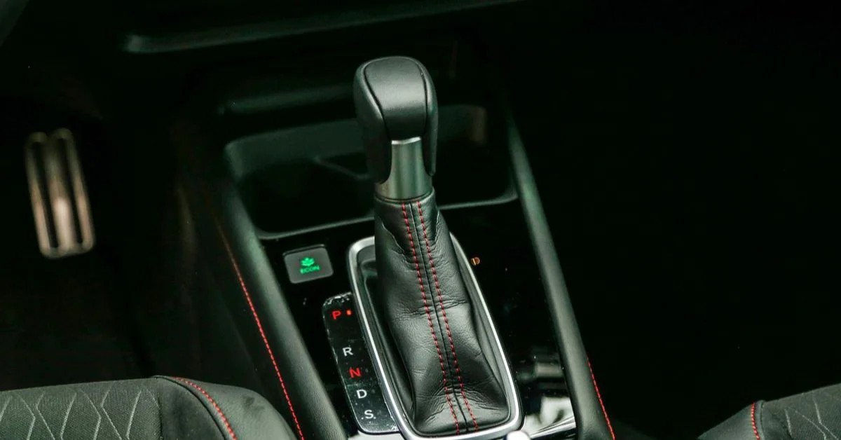 Car RPM is inversely proportional to gear ratios in a car (photo: Honda Mỹ Đình)