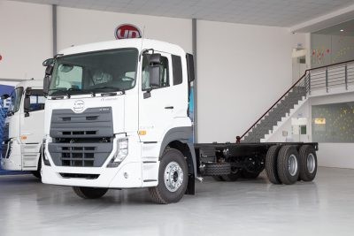 Ngoại thất cabin xe tải UD Quester CDE280