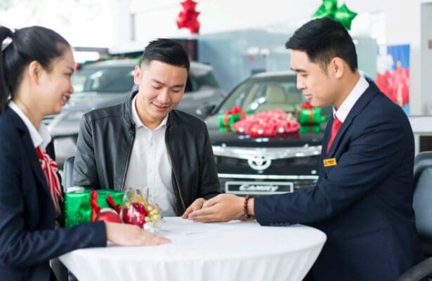 Chăm sóc khách hàng và dịch vụ hậu mãi