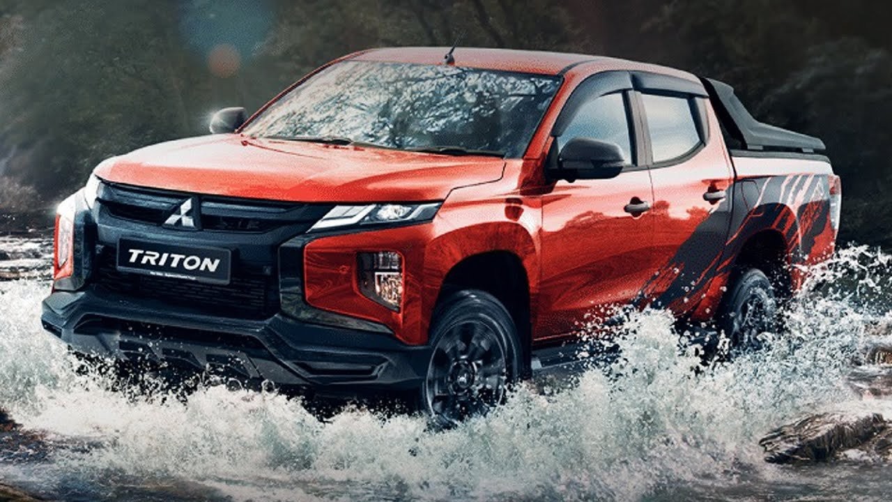 Xe bán tải Mitsubishi Triton mạnh mẽ, phù hợp với địa hình công trường