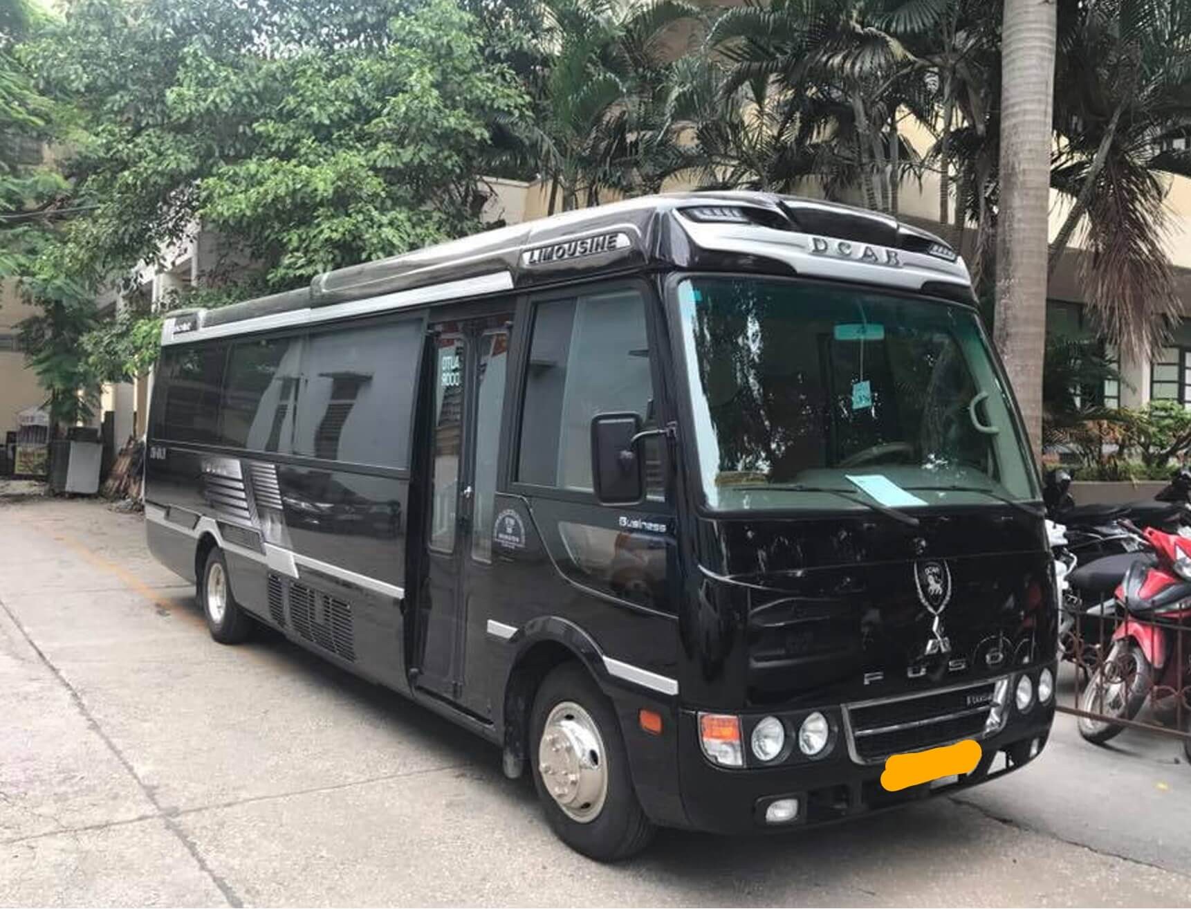 豪华舒适：美 Đình 富桑14座商务车租赁价格 (不超过65个字符)