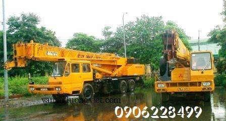 Xe cẩu thùng vận chuyển hàng hóa