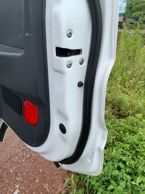 cua-xe-kia-k250-2018
