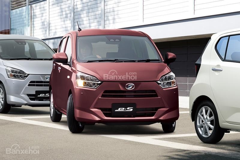 Phần đuôi xe Daihatsu Mira e:S 2017
