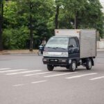 Hình ảnh minh họa xe tải Suzuki Carry Truck bền bỉ trên đường phố
