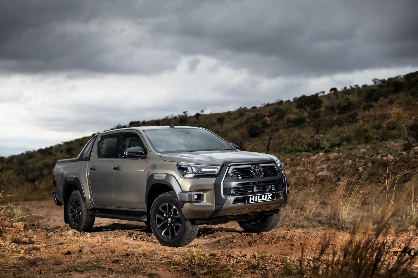 丰田海拉克斯 Hilux 2020 外观，显示车辆侧面轮廓