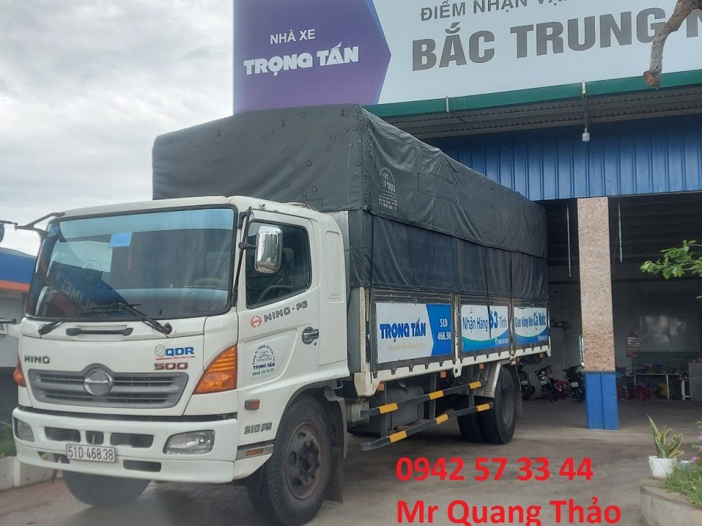 Đội xe đầu kéo container chuyên nghiệp của Vận tải Trọng Tấn