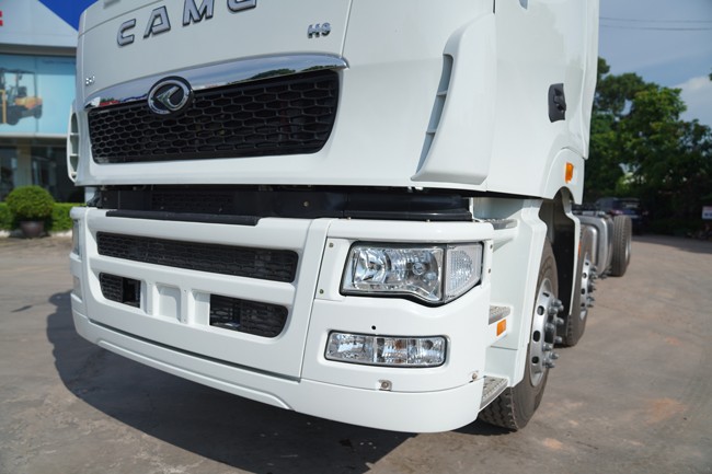 Moderne koplampen van de CAMC 4-assige vrachtwagen, verbeteren de verlichting