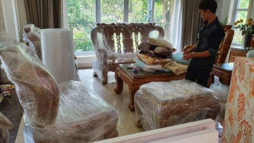 Nhân viên bọc lót đồ đạc