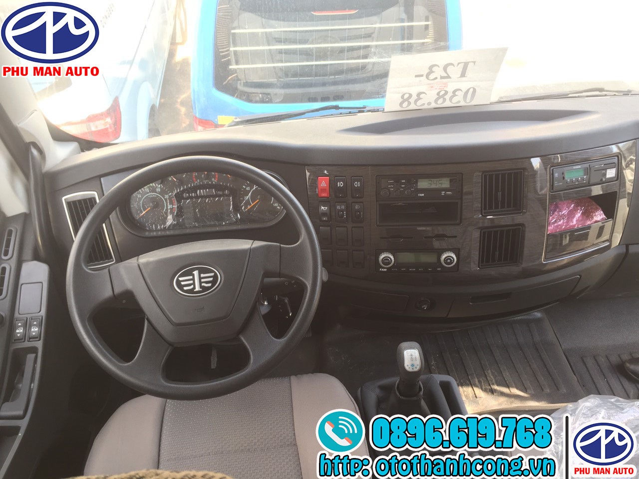 Vô lăng và bảng điều khiển xe tải Faw 7.2 tấn thùng 9m7