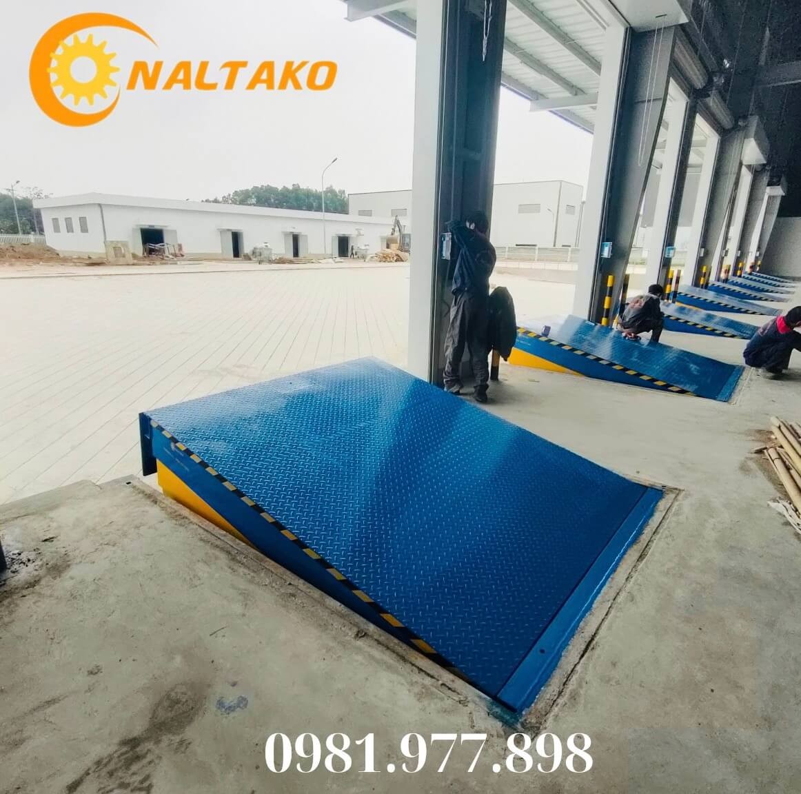 Dock nâng hàng xe tải là giải pháp tối ưu cho bốc xếp hàng hóa