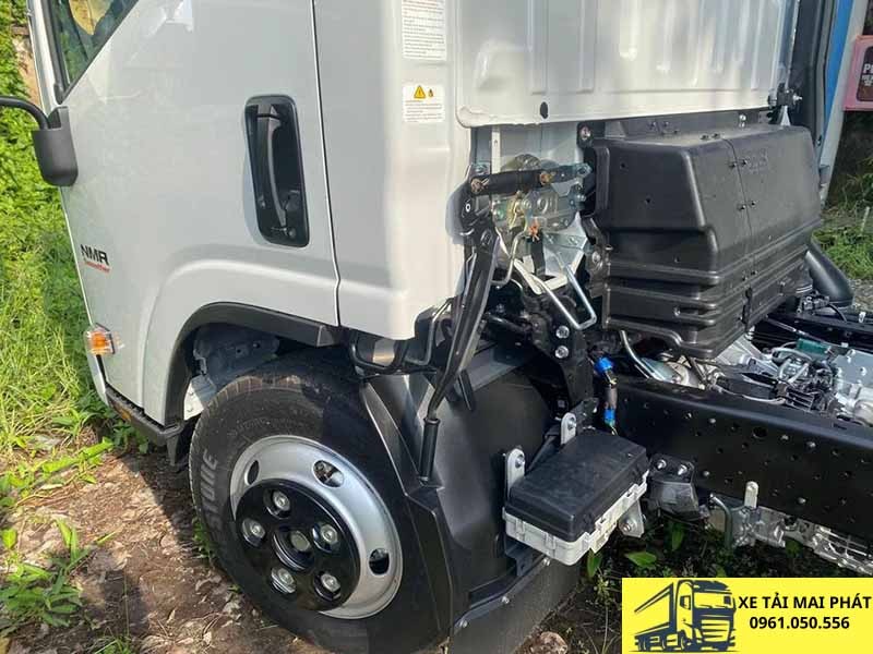 Động cơ Diesel 4JJ1E5LE mạnh mẽ và tiết kiệm nhiên liệu của xe tải Isuzu NMR 200.