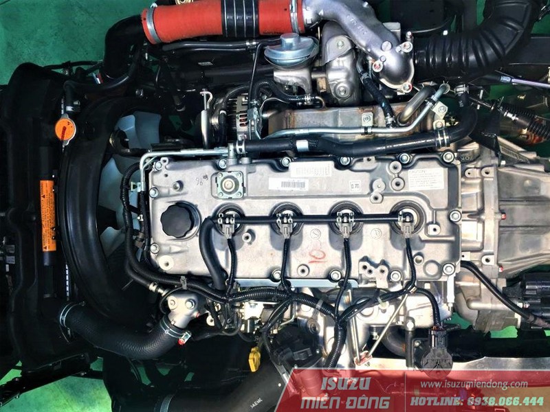 Động cơ mạnh mẽ của xe tải Isuzu, biểu tượng cho sức mạnh và độ bền
