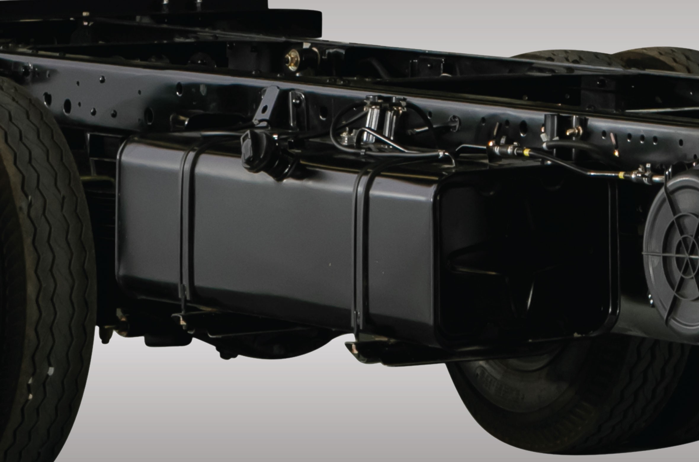 Daewoo dump truck large fuel tank