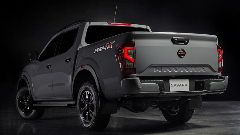 Nissan Navara thiết kế ngoại thất hầm hố và nam tính