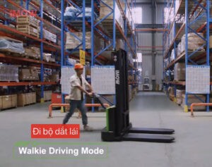 Xe nâng điện đi bộ lái IMOW EST152 với hai chế độ lái