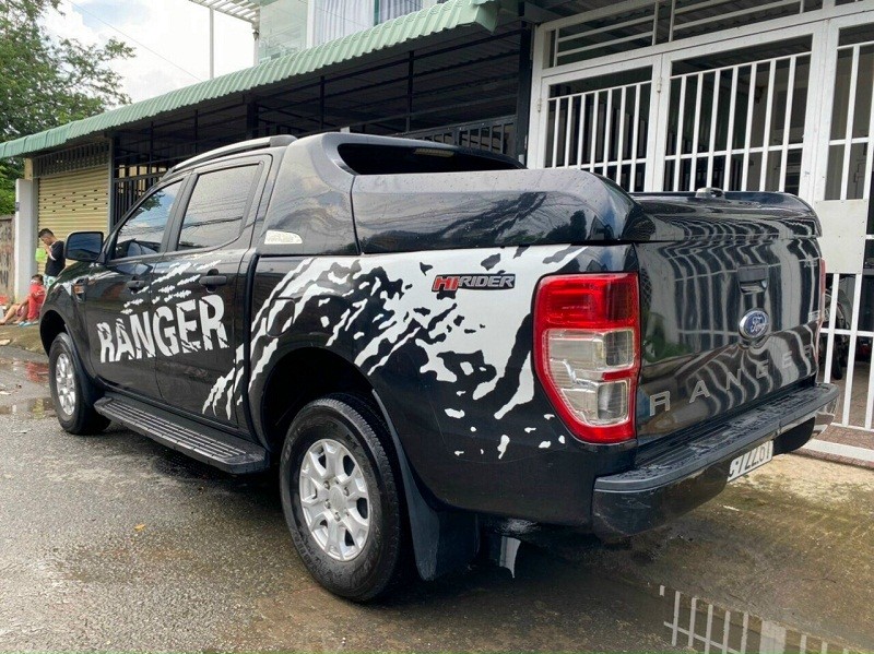 Detailfoto van de voorkant van de Ford Ranger XLS 2015, kenmerkende grille