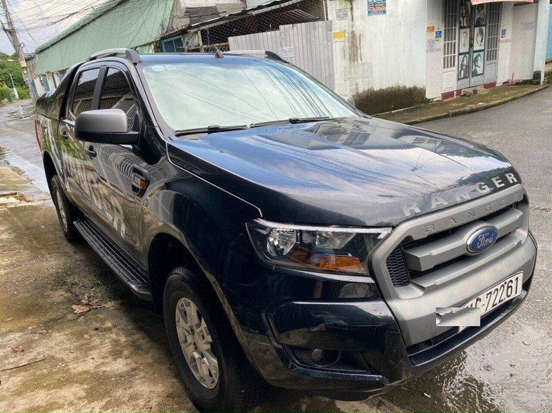 Interieur van de Ford Ranger XLS 2015, ruime en comfortabele cabine