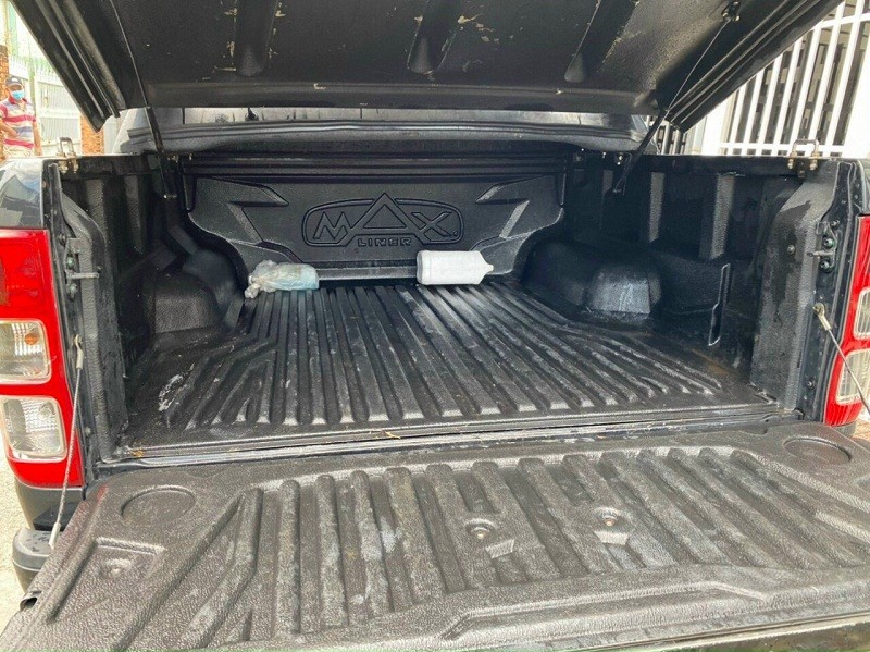 Xe bán tải Ford Ranger XLS 2015 màu xanh biển, ngoại thất mạnh mẽ và hiện đại