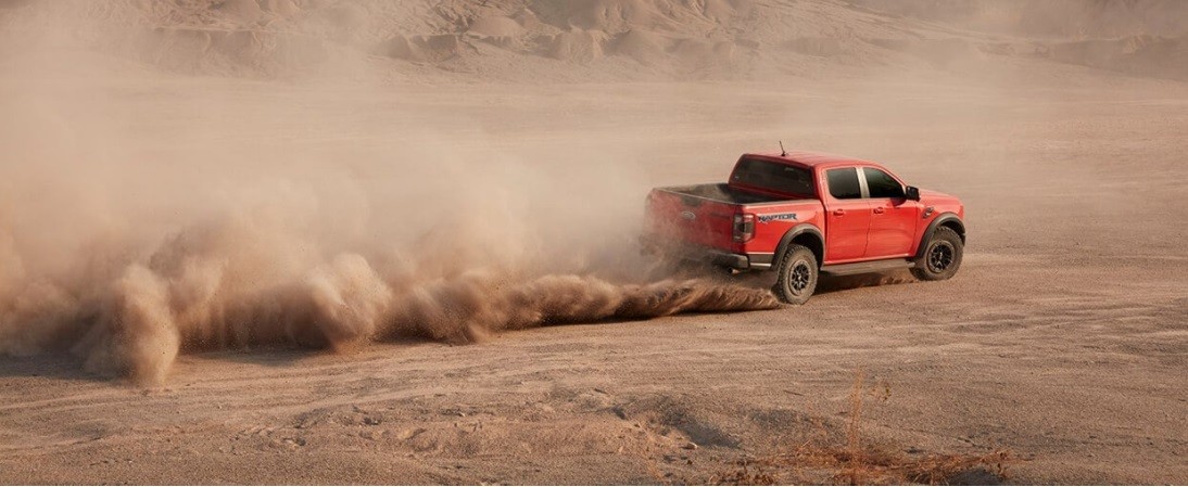 Ford Ranger Raptor 2023 màu đỏ cam chinh phục địa hình cát