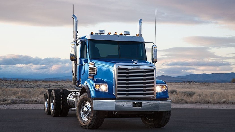 Tracteur routier Freightliner 122SD tuné dans un style américain