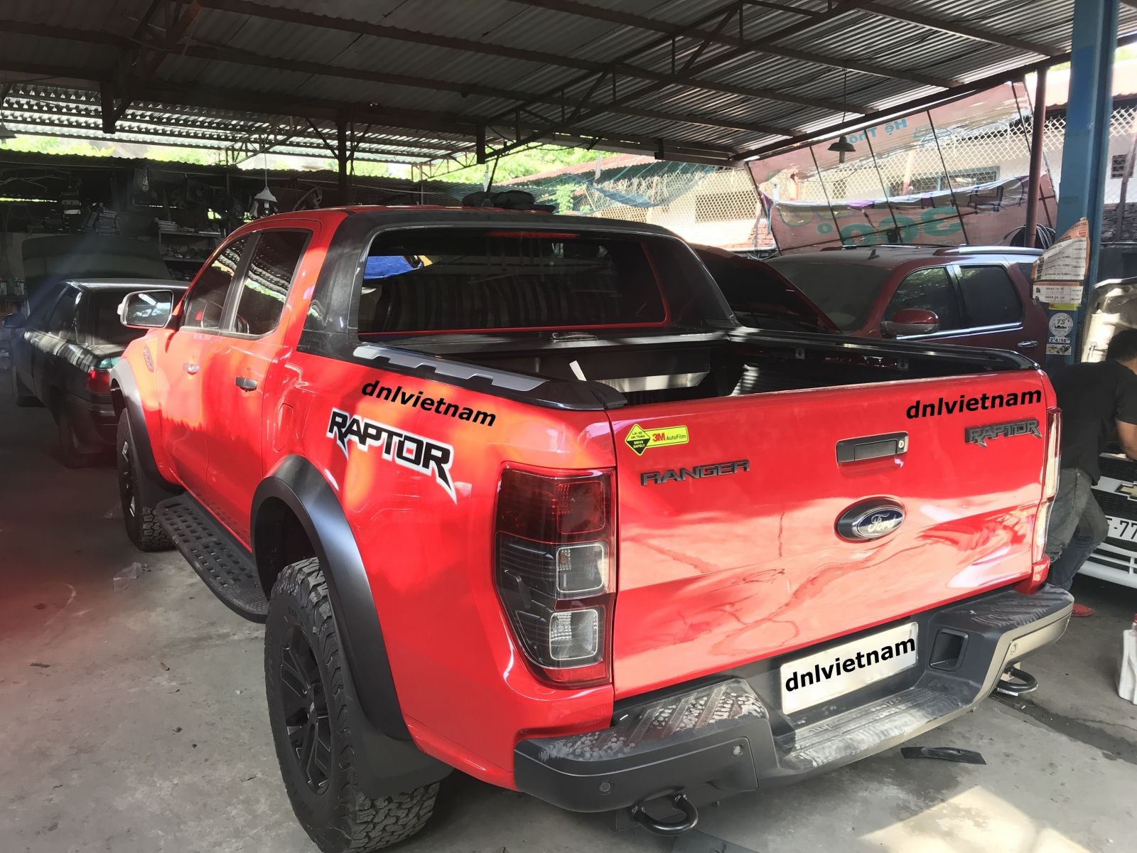 Ford Ranger Raptor 2019 pickup truck, a high-performance and sporty model.