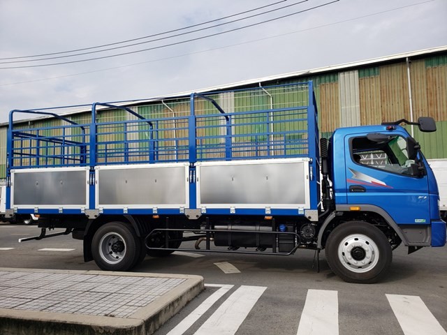 Fuso FI170 mit Planenaufbau