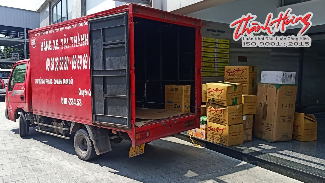 Xe tải Thành Hưng đang vận chuyển hàng hóa