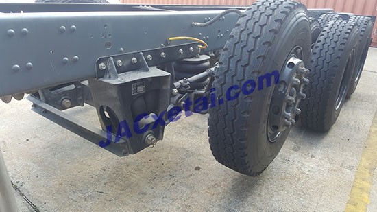 Ruitensproeiersysteem op de Jac 5-asser K5 truck